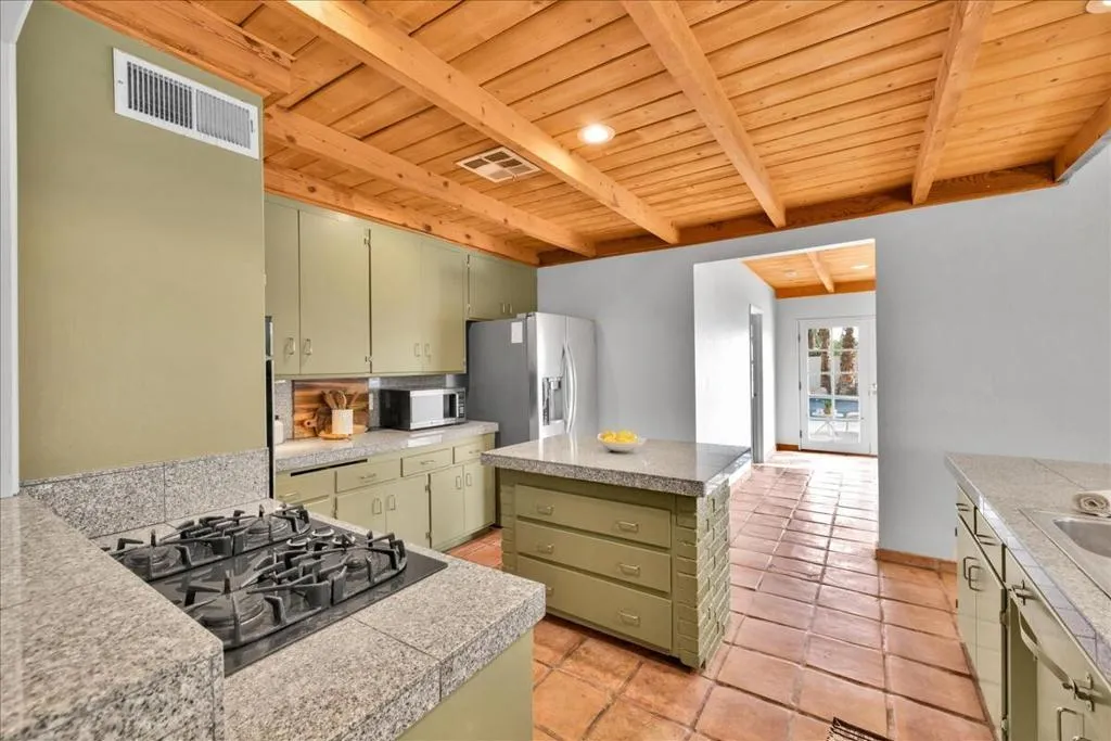 38207 Paradise Way, Cathedral City, California 92234 home-pic-11