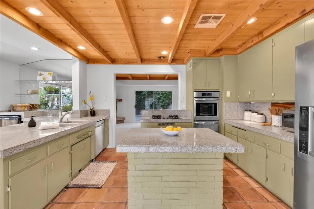 38207 Paradise Way, Cathedral City, California 92234 home-pic-12