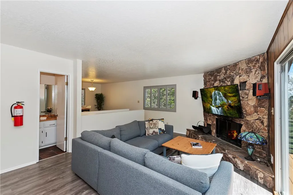 543 Community Drive, Lake Arrowhead, California 92352 home-pic-7