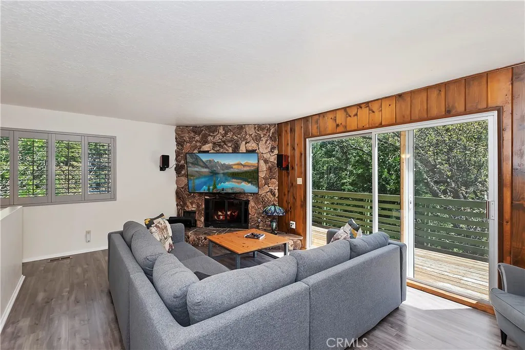543 Community Drive, Lake Arrowhead, California 92352 home-pic-5