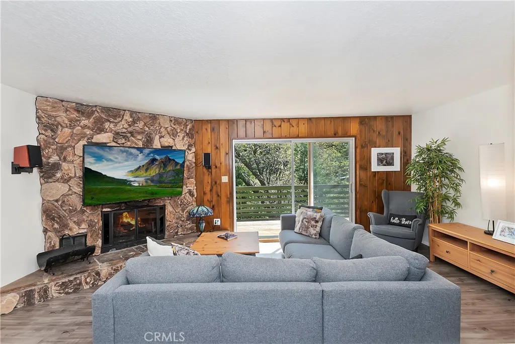 543 Community Drive, Lake Arrowhead, California 92352 home-pic-4