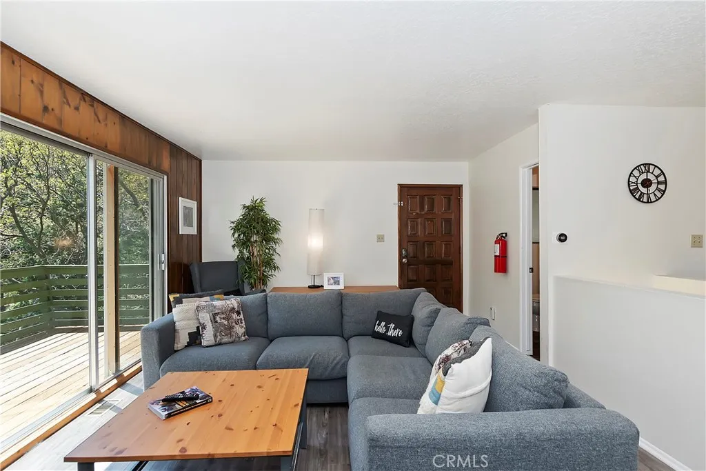 543 Community Drive, Lake Arrowhead, California 92352 home-pic-8