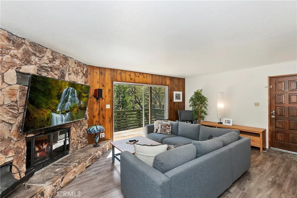 543 Community Drive, Lake Arrowhead, California 92352 home-pic-6