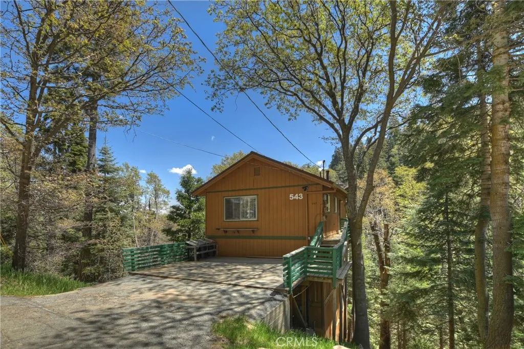 543 Community Drive, Lake Arrowhead, California 92352 home-pic-1