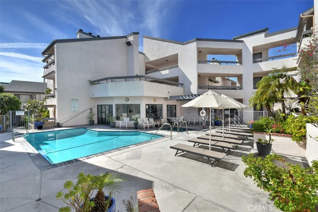 11911 Magnolia Boulevard 16, Valley Village, California 91607 home-pic-31