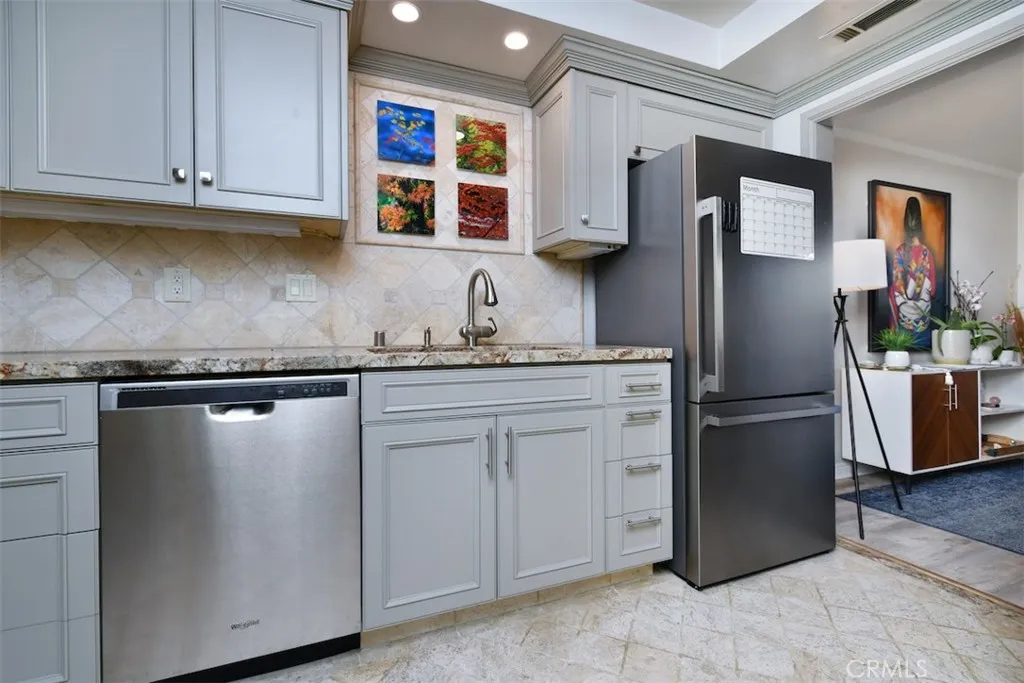 11911 Magnolia Boulevard 16, Valley Village, California 91607 home-pic-13