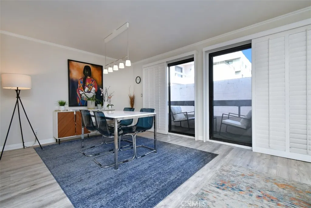 11911 Magnolia Boulevard 16, Valley Village, California 91607 home-pic-8