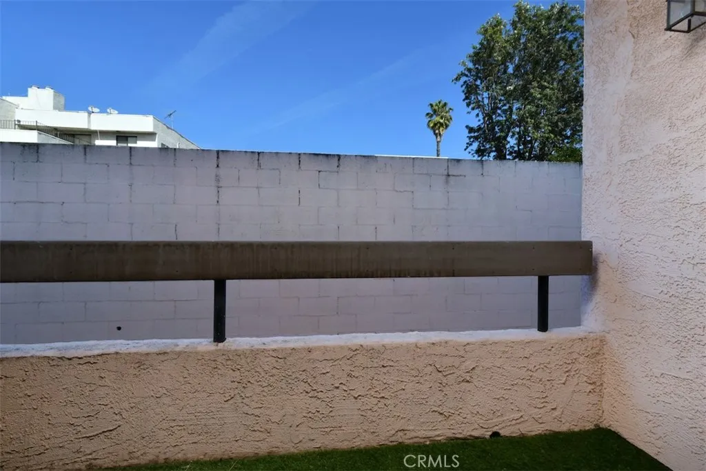 11911 Magnolia Boulevard 16, Valley Village, California 91607 home-pic-23