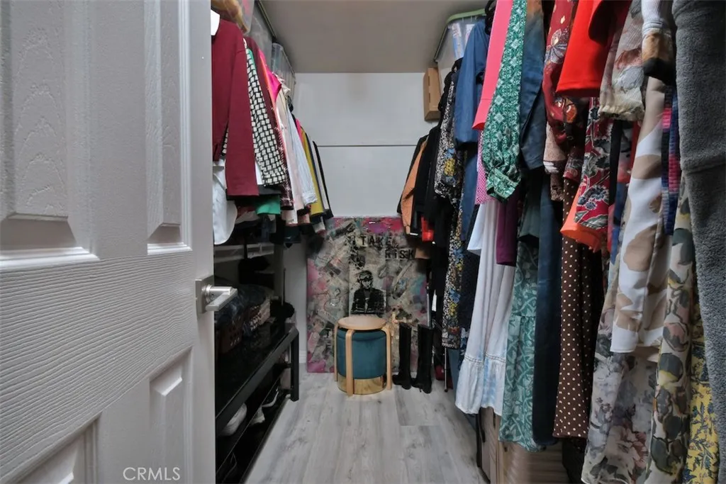 11911 Magnolia Boulevard 16, Valley Village, California 91607 home-pic-18