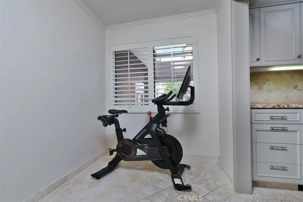 11911 Magnolia Boulevard 16, Valley Village, California 91607 home-pic-28