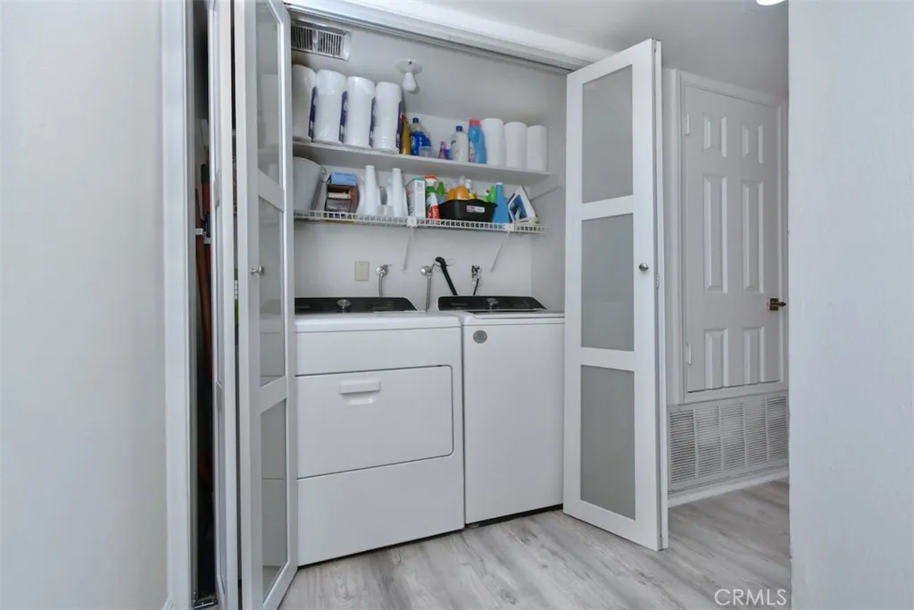 11911 Magnolia Boulevard 16, Valley Village, California 91607 home-pic-29