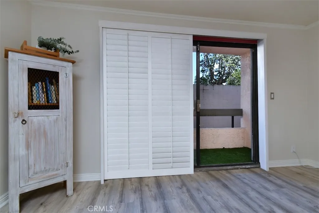 11911 Magnolia Boulevard 16, Valley Village, California 91607 home-pic-17