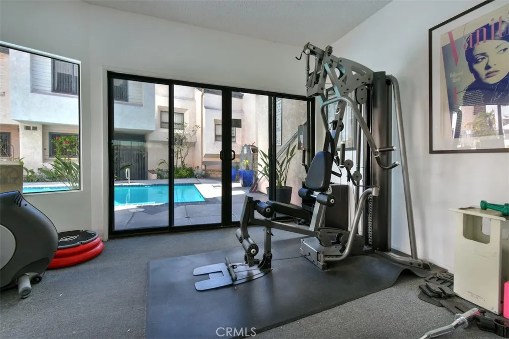 11911 Magnolia Boulevard 16, Valley Village, California 91607 home-pic-35