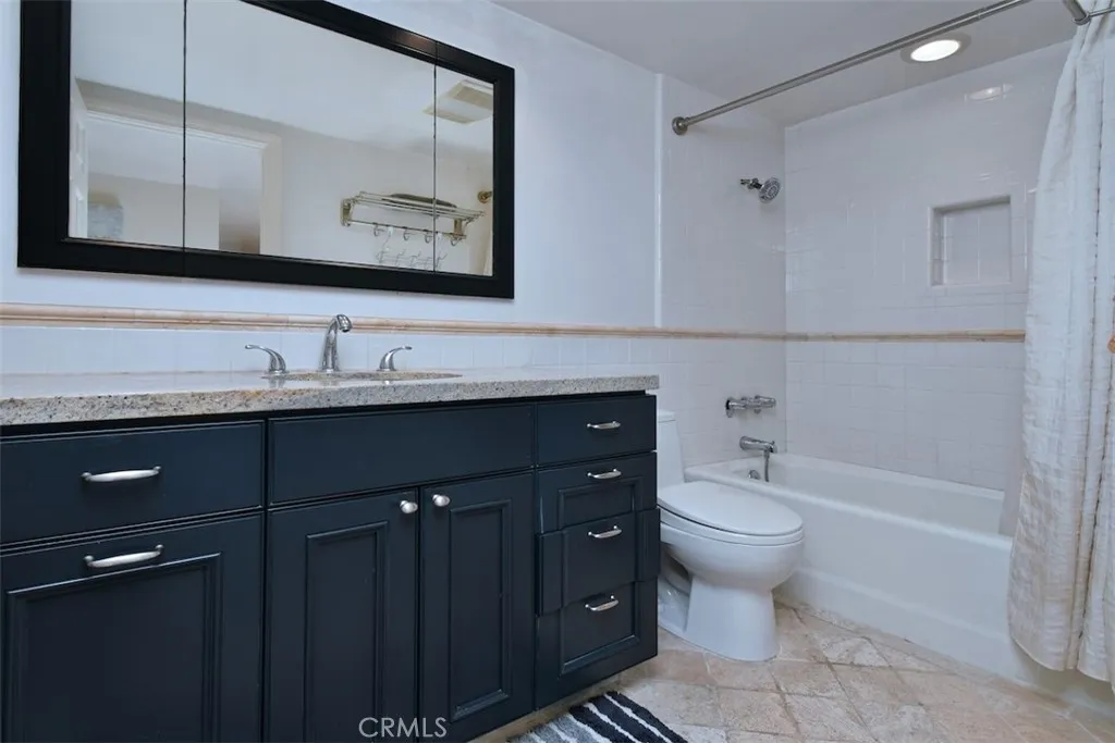 11911 Magnolia Boulevard 16, Valley Village, California 91607 home-pic-26