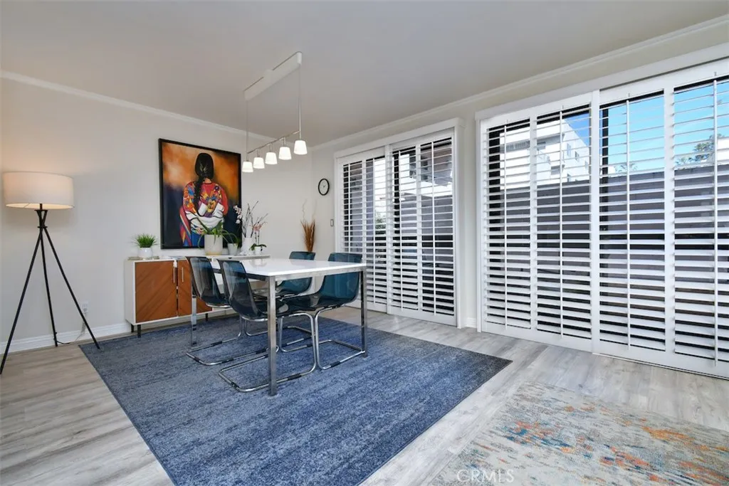 11911 Magnolia Boulevard 16, Valley Village, California 91607 home-pic-7