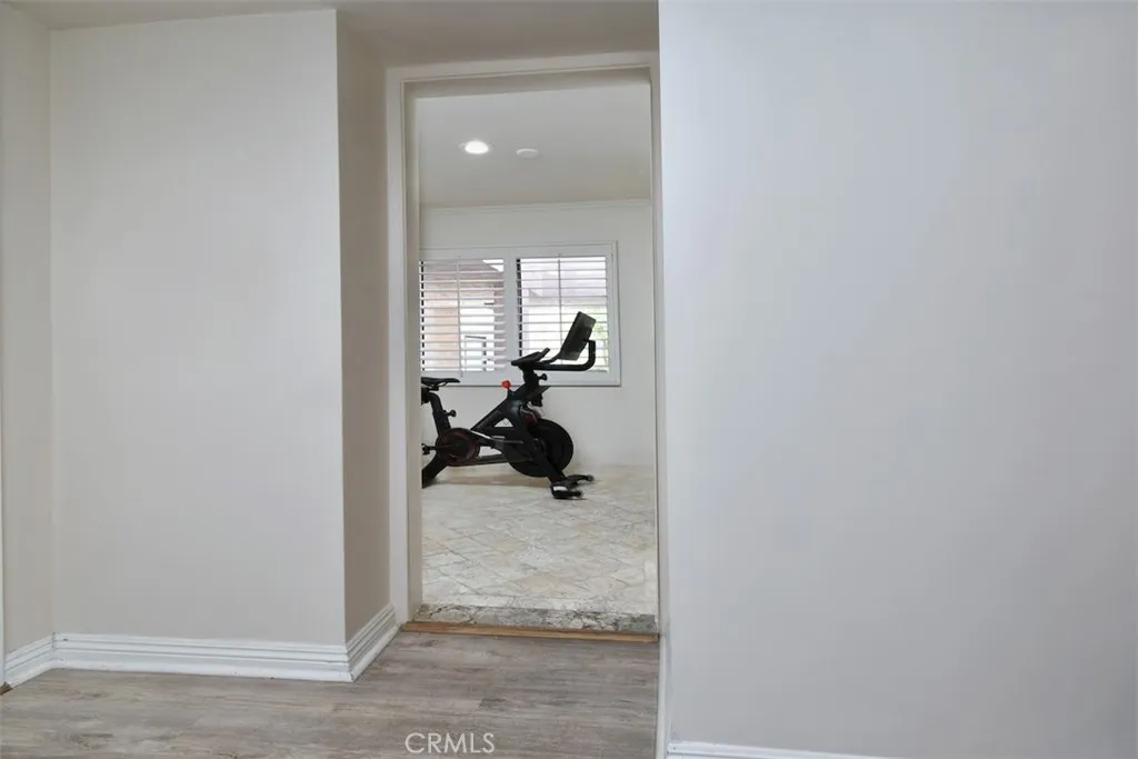 11911 Magnolia Boulevard 16, Valley Village, California 91607 home-pic-27