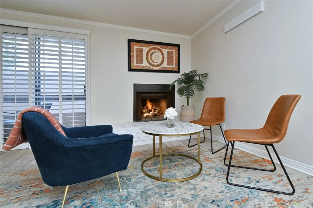 11911 Magnolia Boulevard 16, Valley Village, California 91607 home-pic-5