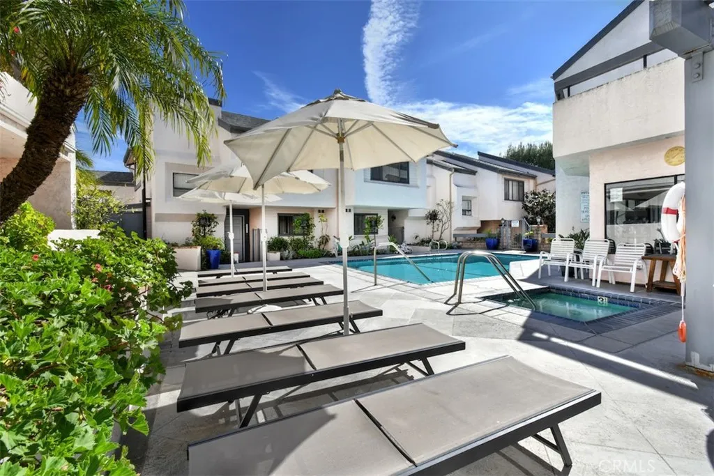 11911 Magnolia Boulevard 16, Valley Village, California 91607 home-pic-33