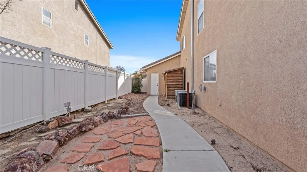 13944 Clydesdale Run, Victorville, California 92394 home-pic-32