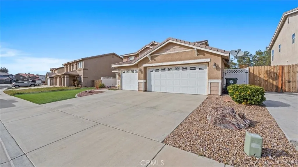 13944 Clydesdale Run, Victorville, California 92394 home-pic-2