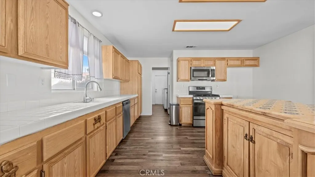 13944 Clydesdale Run, Victorville, California 92394 home-pic-11