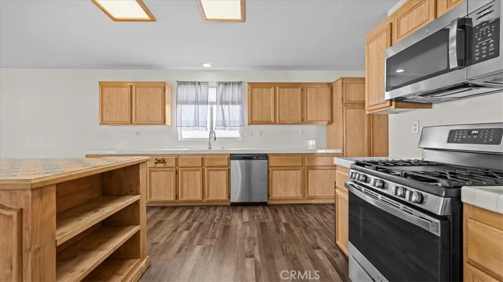 13944 Clydesdale Run, Victorville, California 92394 home-pic-12