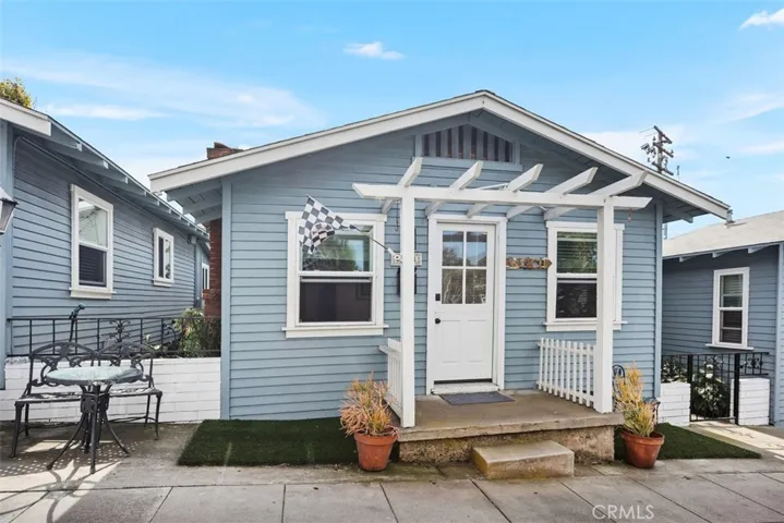 371 Park Ave Olympic Cottage