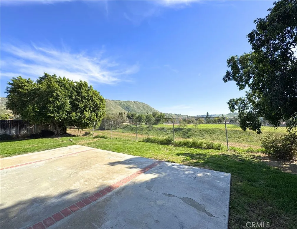 208 Deborah Court, Riverside, California 92507 home-pic-17