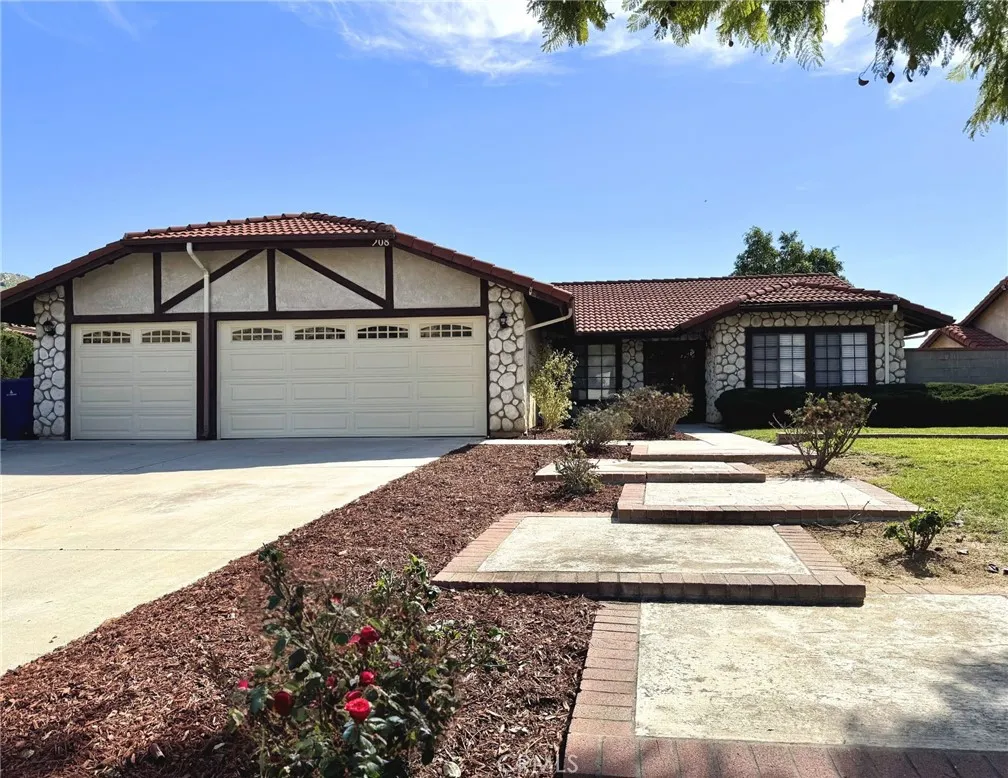 208 Deborah Court, Riverside, California 92507 home-pic-2