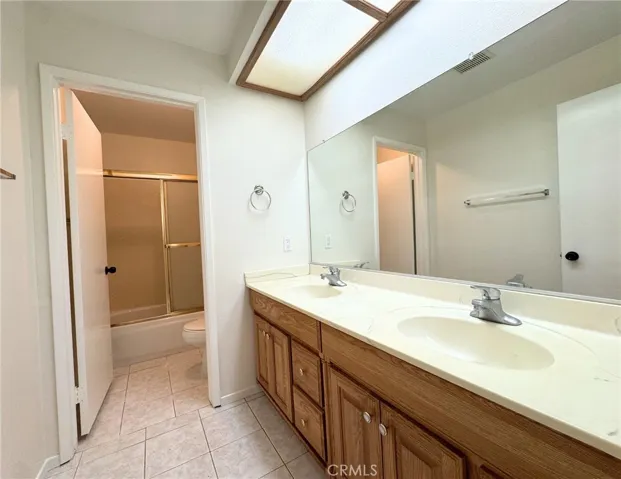 Main Bathroom.