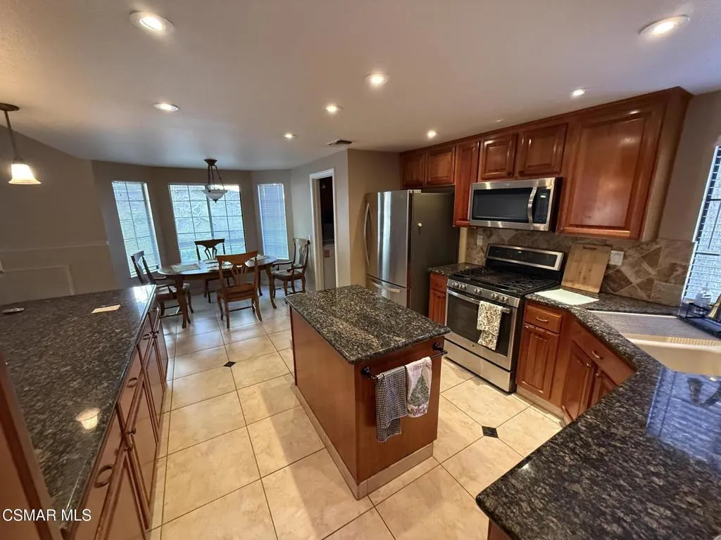 13761 Donnybrook Lane, Moorpark, California 93021 home-pic-5