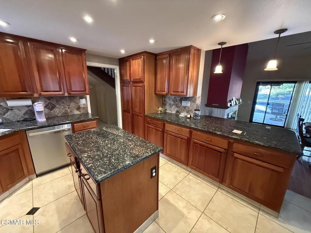 13761 Donnybrook Lane, Moorpark, California 93021 home-pic-3