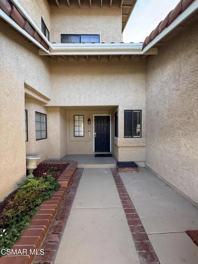 13761 Donnybrook Lane, Moorpark, California 93021 home-pic-2