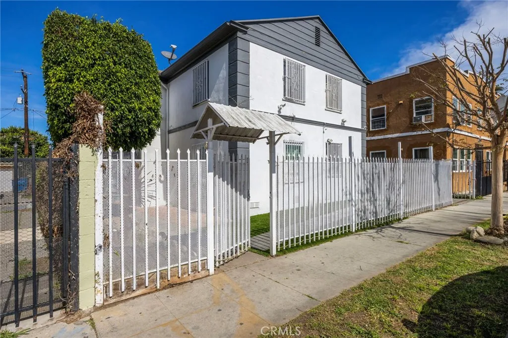 313 W Magnolia, Compton, California 90220 home-pic-3