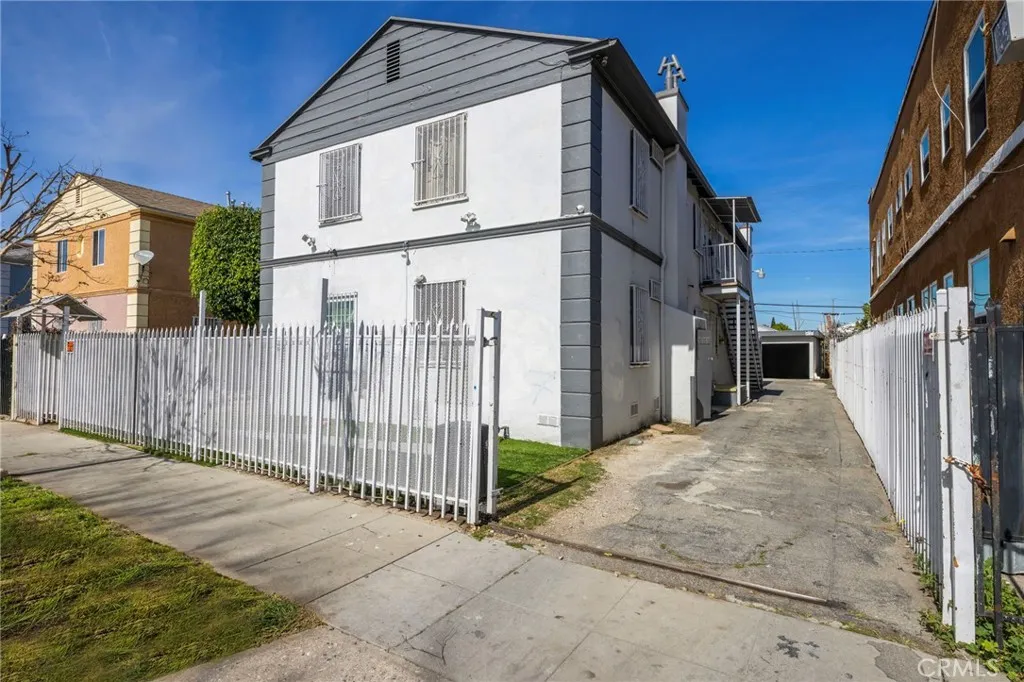 313 W Magnolia, Compton, California 90220 home-pic-2