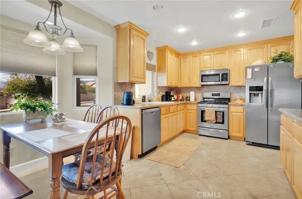 5505 N Alto, San Bernardino, California 92404 home-pic-3