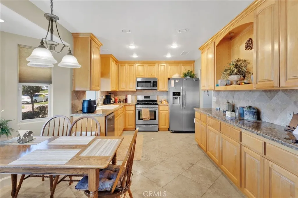 5505 N Alto, San Bernardino, California 92404 home-pic-2