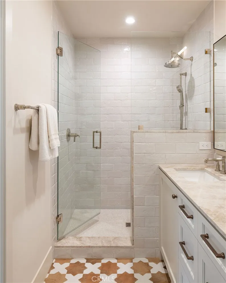 215 Lonetree, Irvine, California 92603 home-pic-19