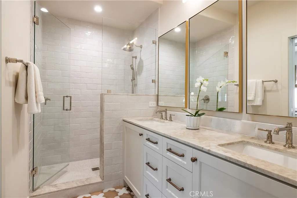 215 Lonetree, Irvine, California 92603 home-pic-18