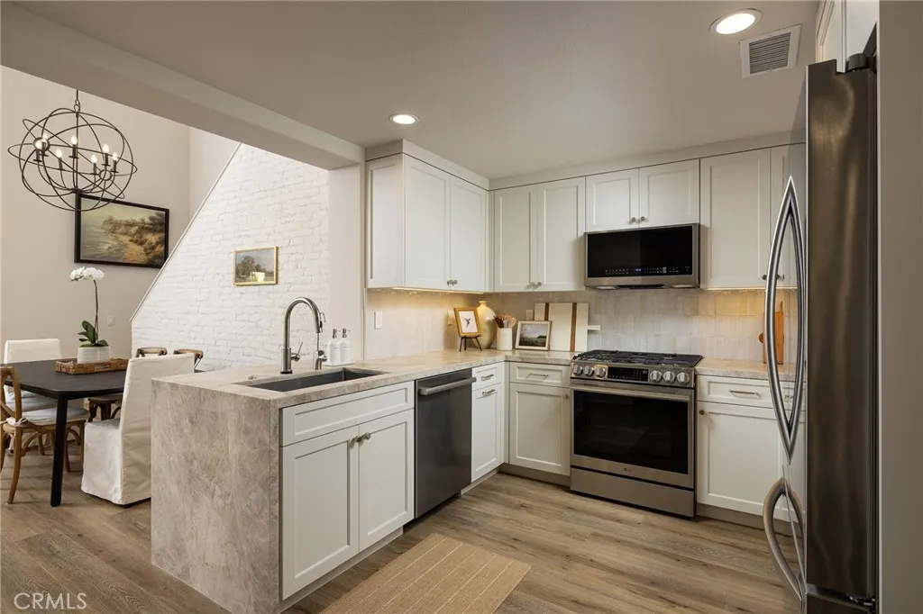 215 Lonetree, Irvine, California 92603 home-pic-10