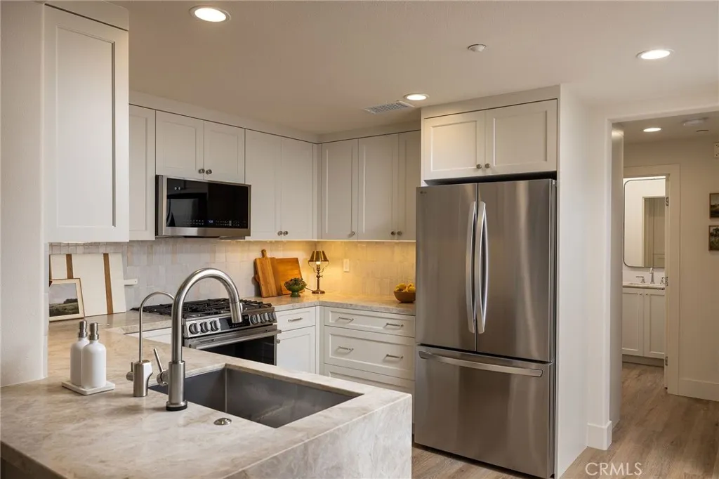 215 Lonetree, Irvine, California 92603 home-pic-12