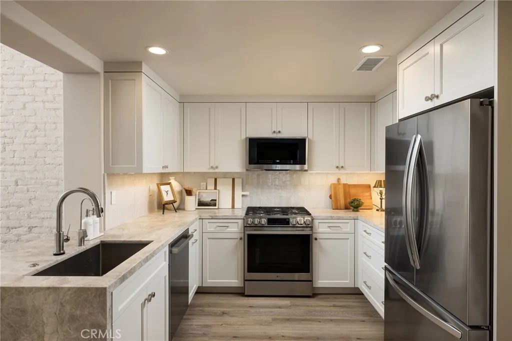 215 Lonetree, Irvine, California 92603 home-pic-11