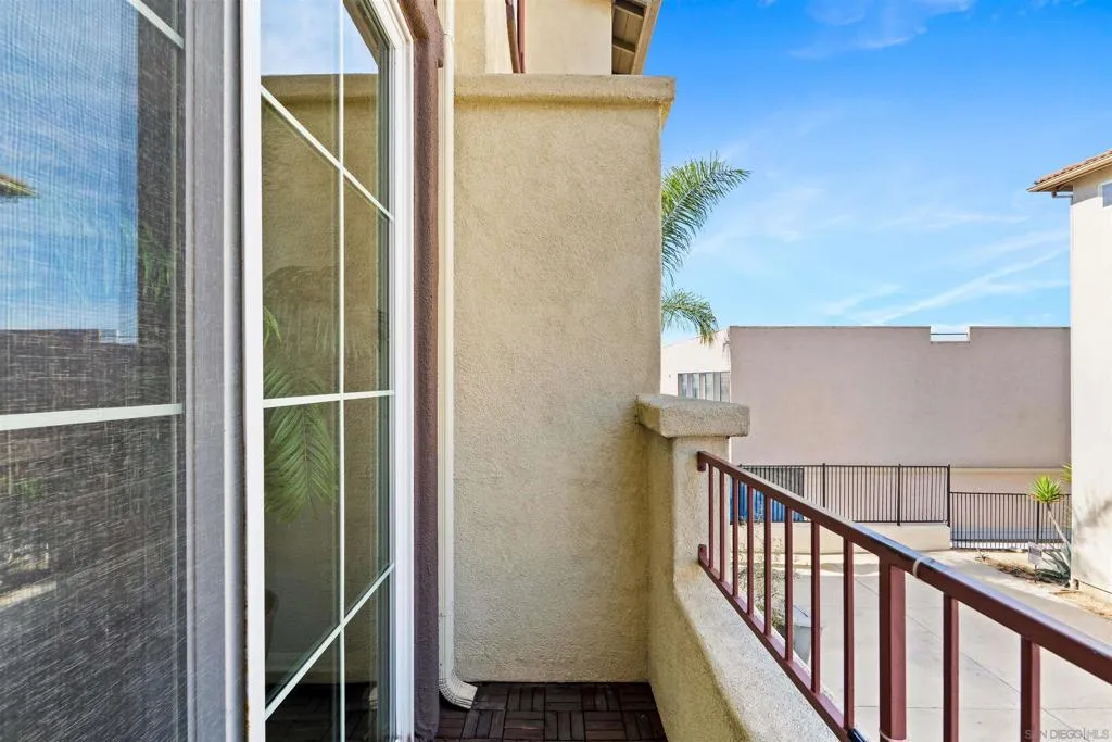 1307 Terracina Ln, San Diego, California 92103 home-pic-35