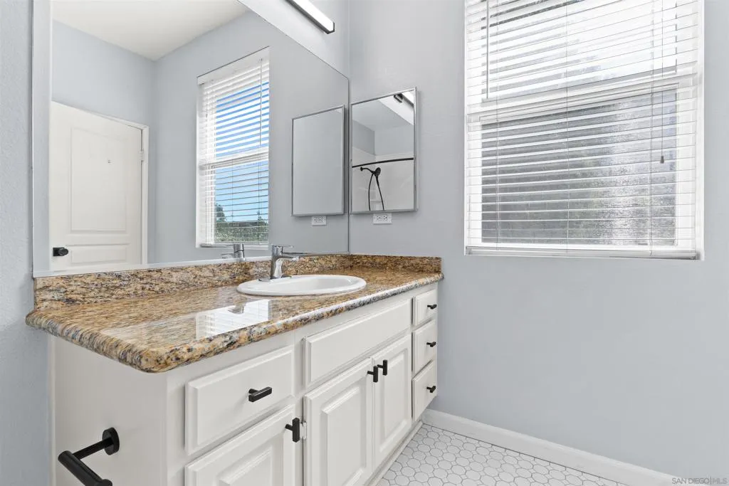 1307 Terracina Ln, San Diego, California 92103 home-pic-32