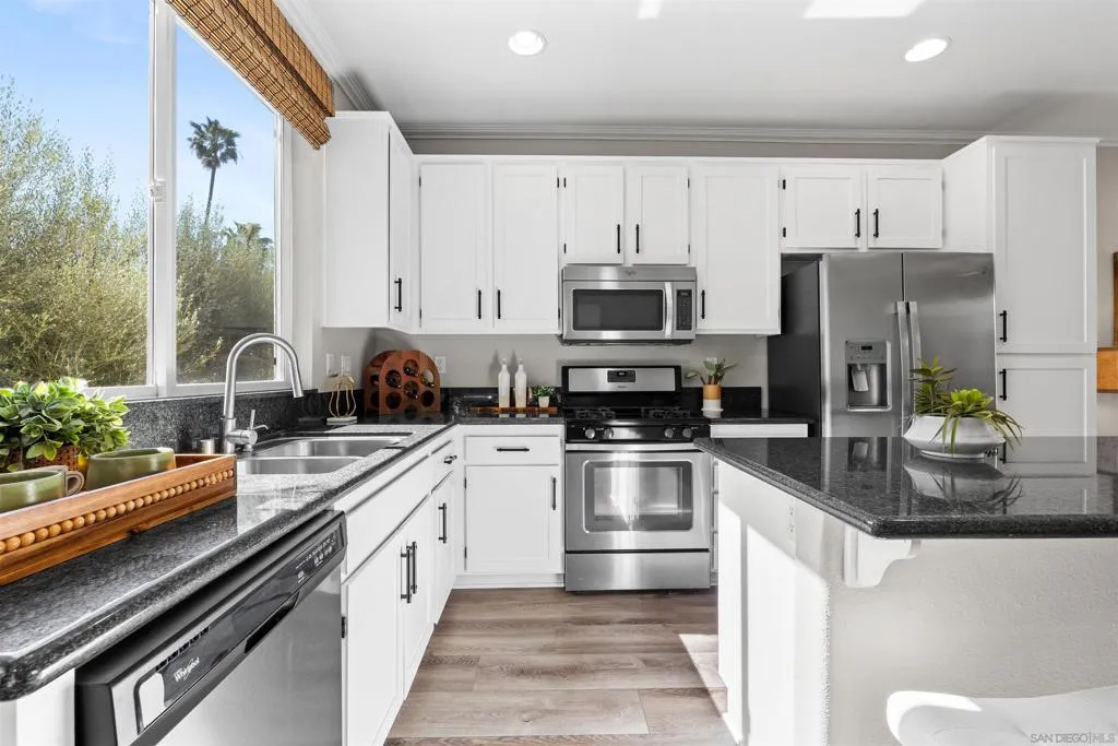 1307 Terracina Ln, San Diego, California 92103 home-pic-15