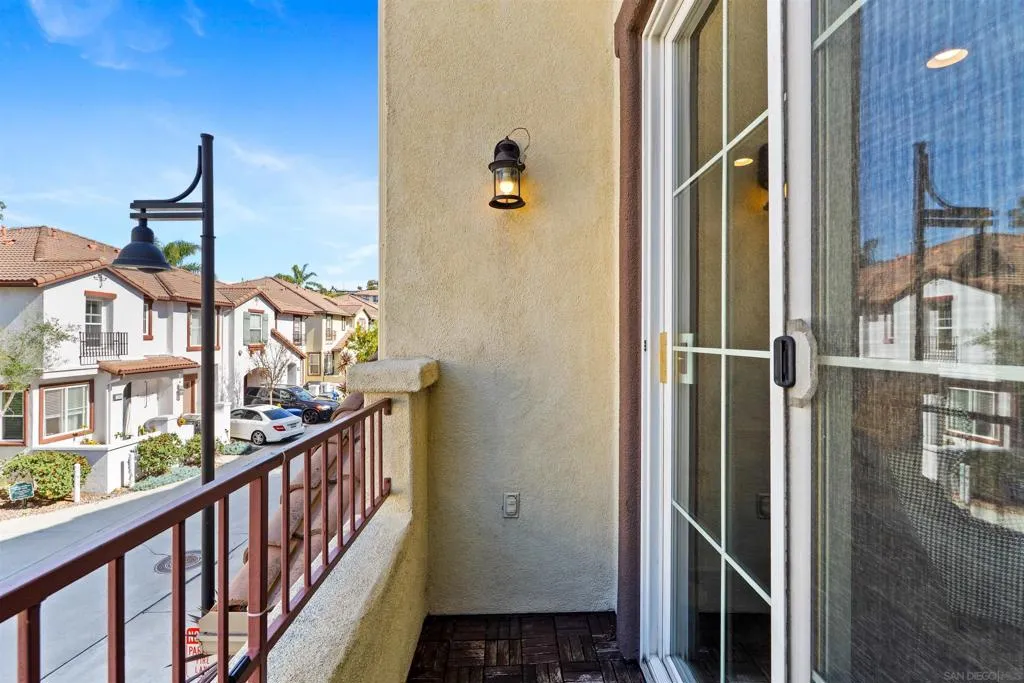 1307 Terracina Ln, San Diego, California 92103 home-pic-36