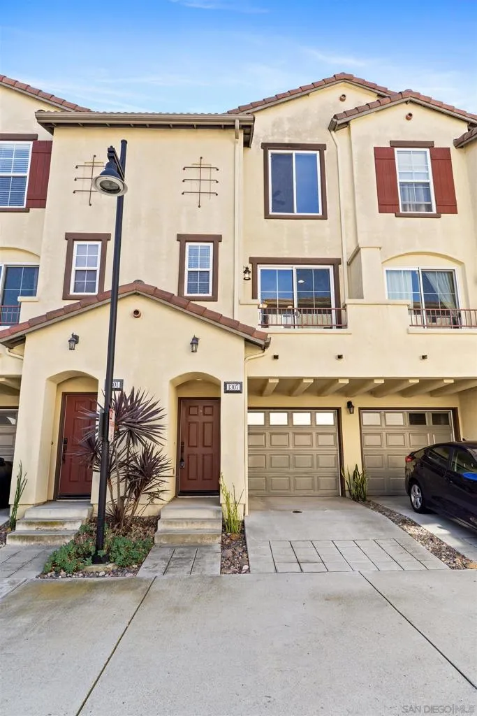 1307 Terracina Ln, San Diego, California 92103 home-pic-39