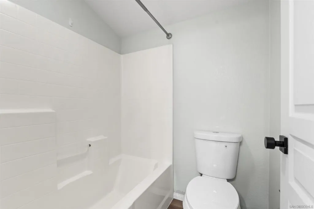1307 Terracina Ln, San Diego, California 92103 home-pic-26
