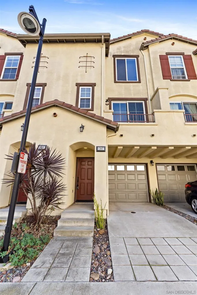 1307 Terracina Ln, San Diego, California 92103 home-pic-37