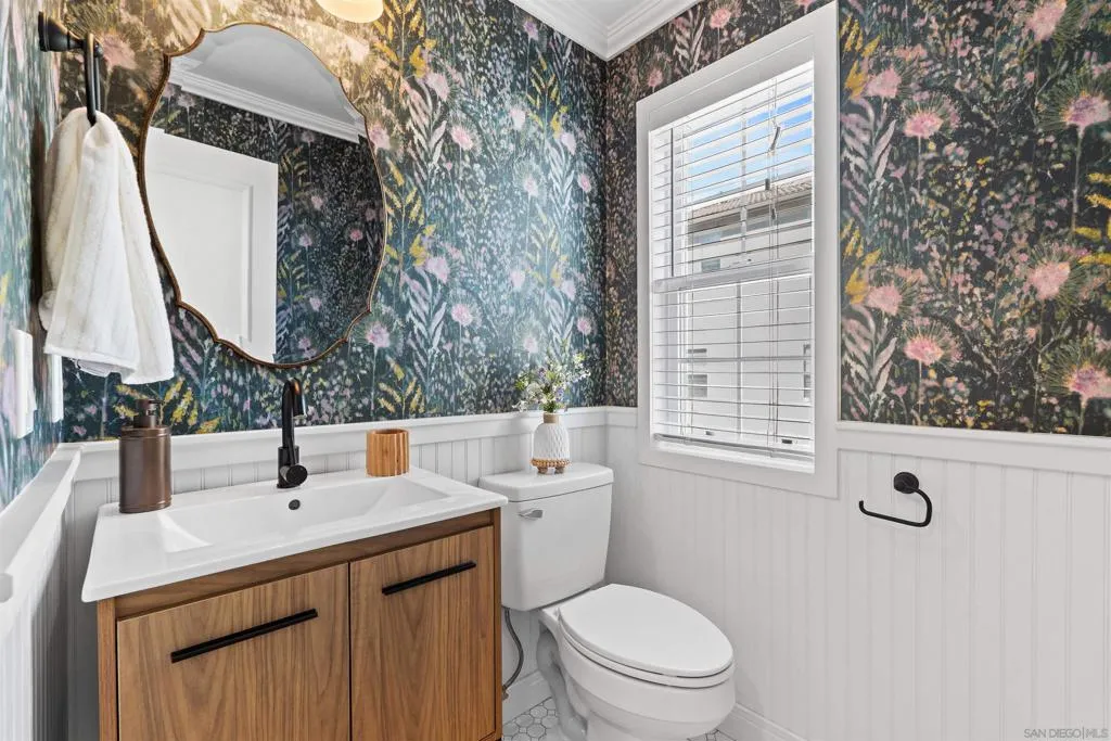 1307 Terracina Ln, San Diego, California 92103 home-pic-7